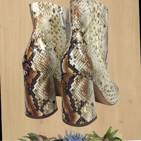 SIZE 9.5 Charles by Charles David Cream & Brown Snakeskin Bootie - Picture 2 of 5